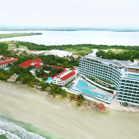 Hotel Las Americas Casa De Playa Cartagena Ngoại thất bức ảnh Aerial view of the resort