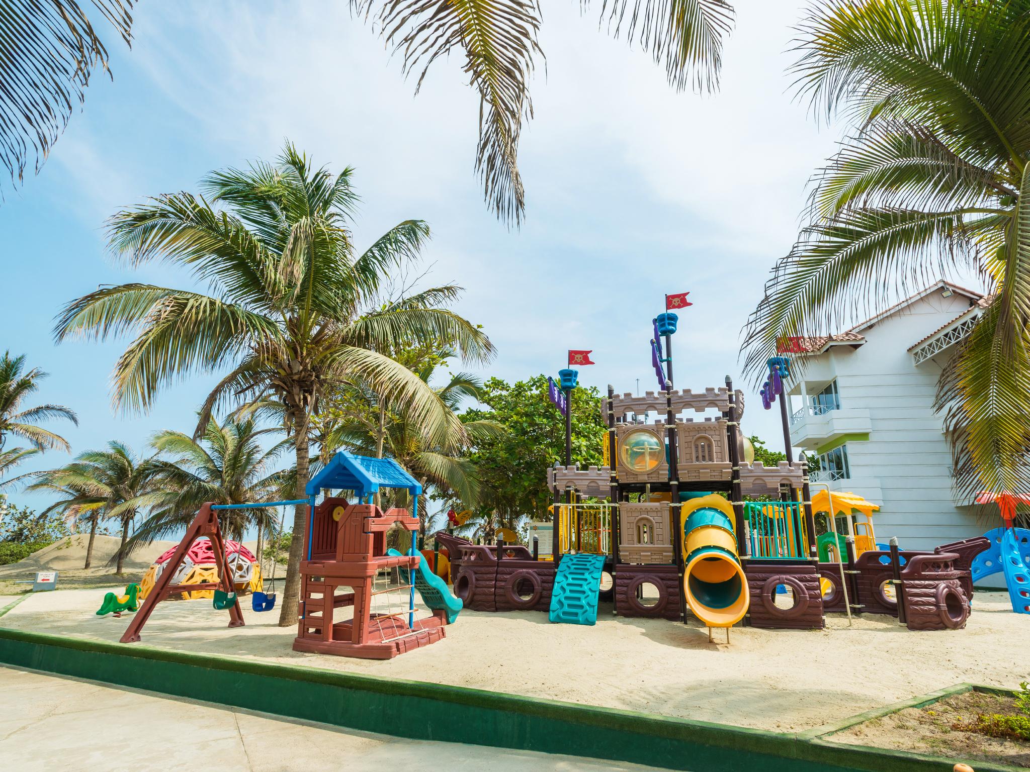 Hotel Las Americas Casa De Playa Cartagena Ngoại thất bức ảnh Playground at the resort