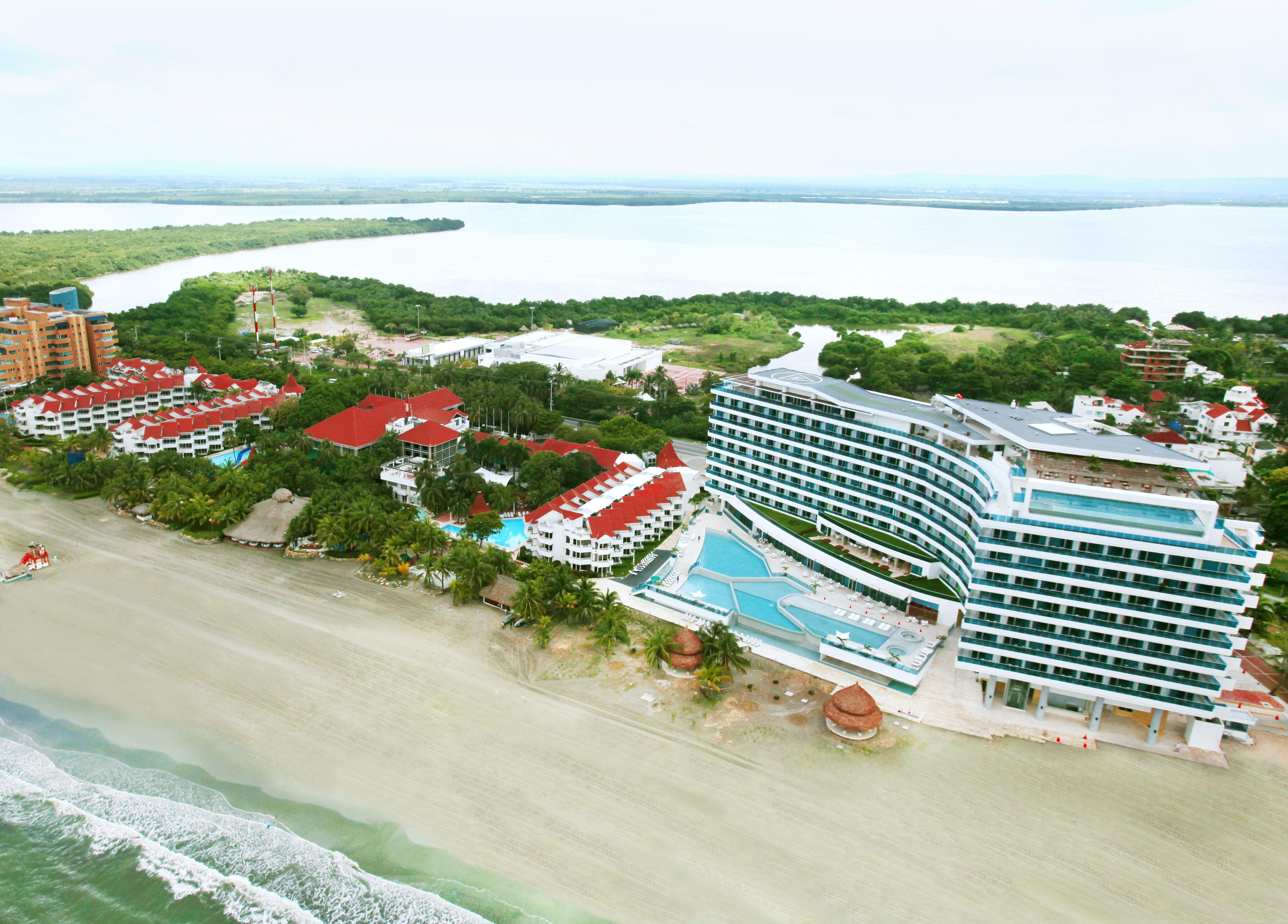 Hotel Las Americas Casa De Playa Cartagena Ngoại thất bức ảnh Aerial view of the resort