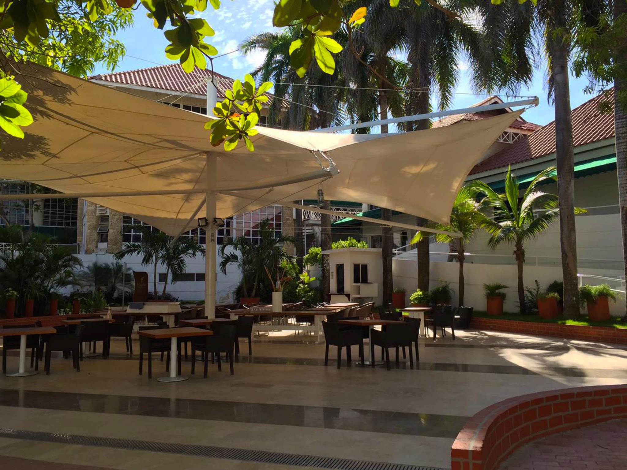 Hotel Las Americas Casa De Playa Cartagena Ngoại thất bức ảnh The courtyard of the hotel