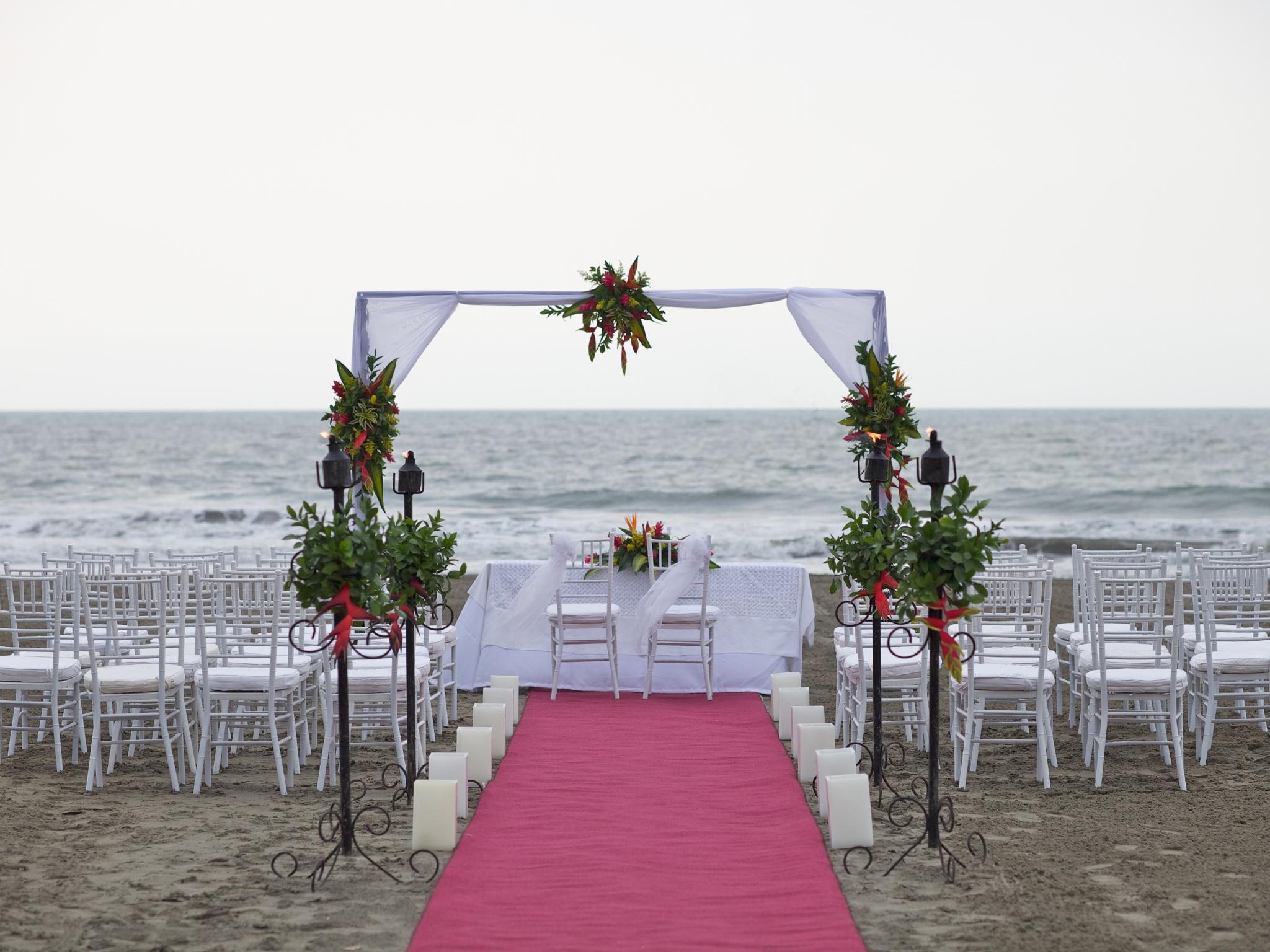Hotel Las Americas Casa De Playa Cartagena Ngoại thất bức ảnh A beach wedding in Acapulco, Mexico