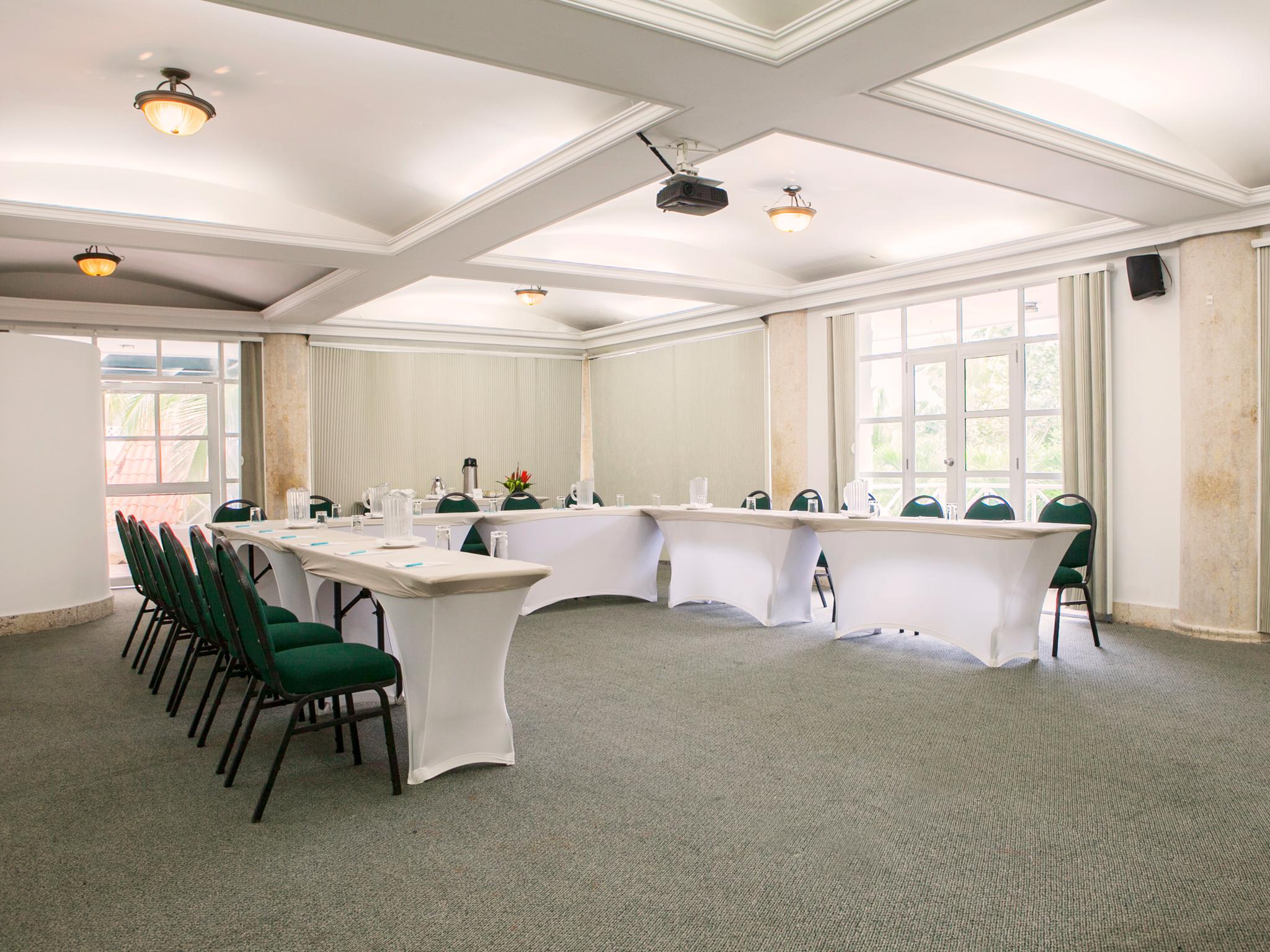 Hotel Las Americas Casa De Playa Cartagena Ngoại thất bức ảnh Meeting room