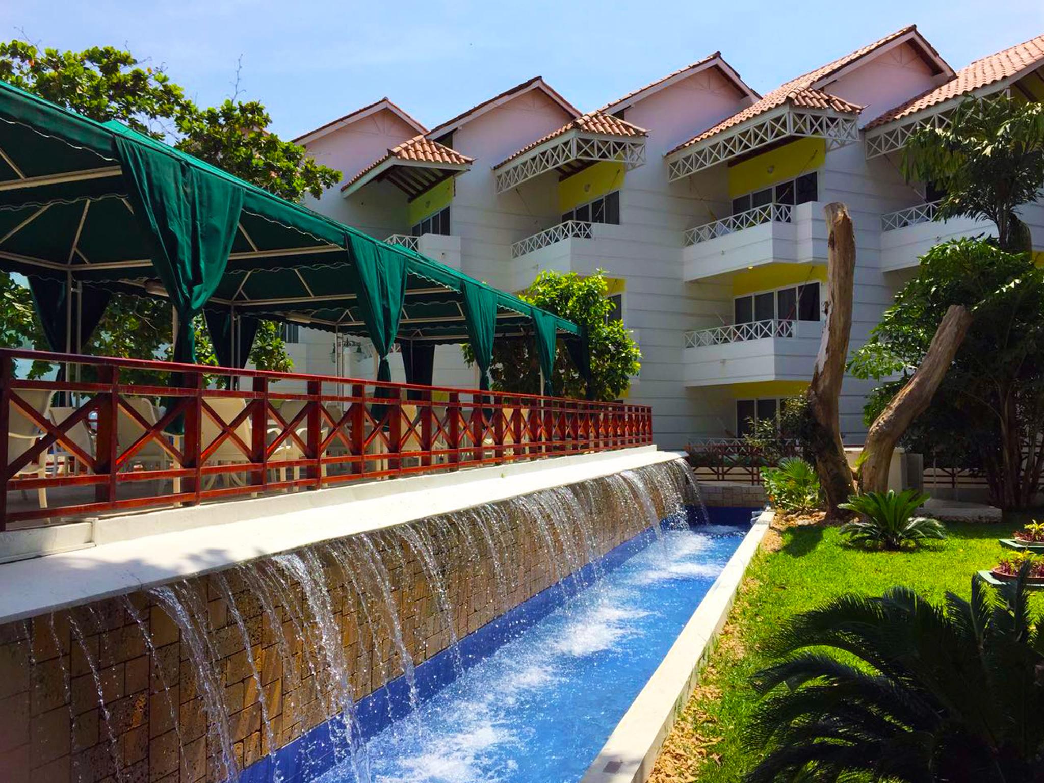 Hotel Las Americas Casa De Playa Cartagena Ngoại thất bức ảnh The resort's pool