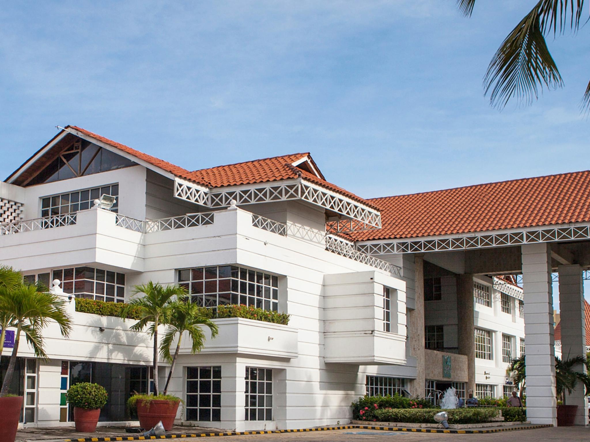 Hotel Las Americas Casa De Playa Cartagena Ngoại thất bức ảnh The University of Nottingham Malaysia Campus