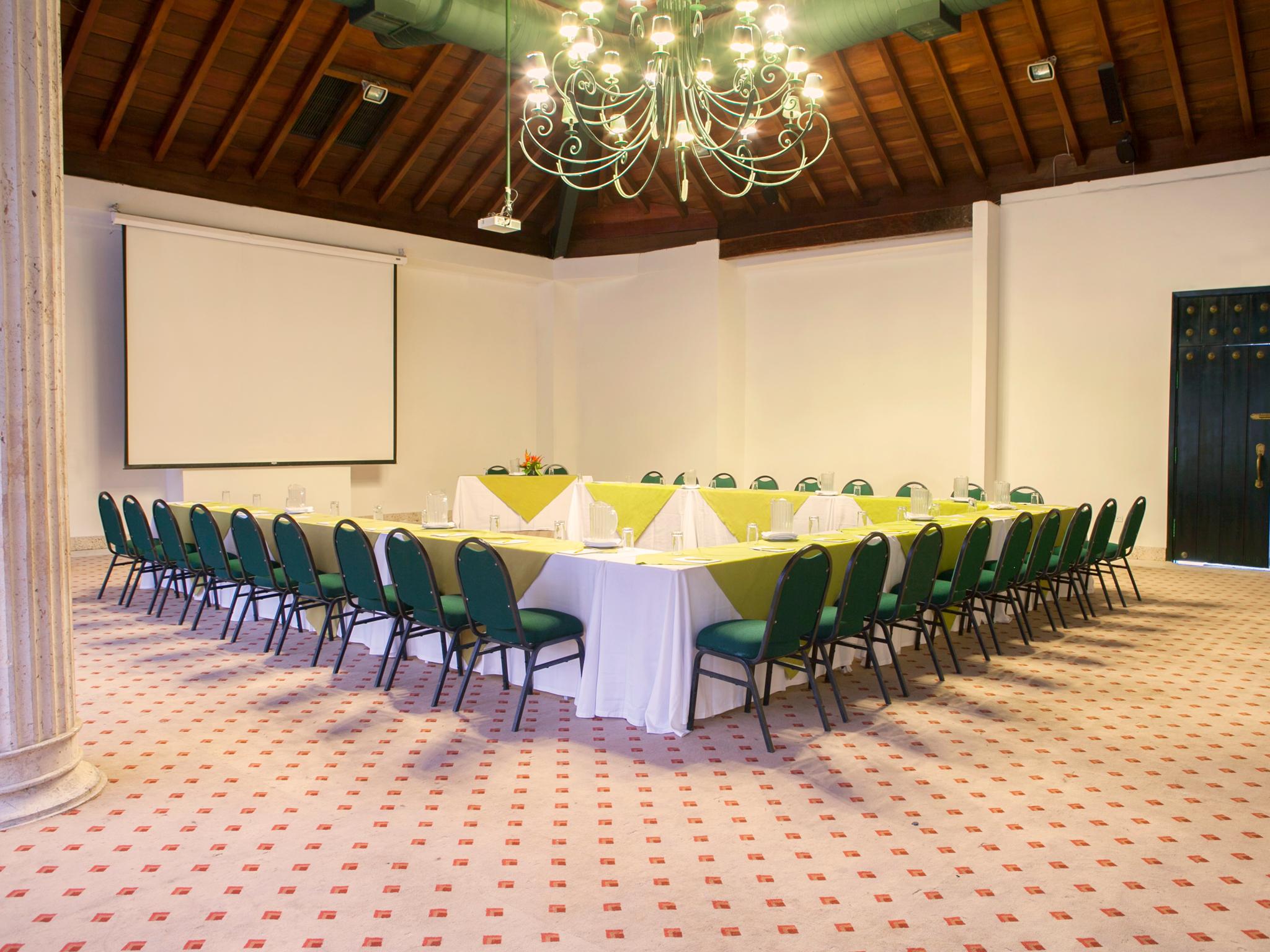 Hotel Las Americas Casa De Playa Cartagena Ngoại thất bức ảnh The meeting room