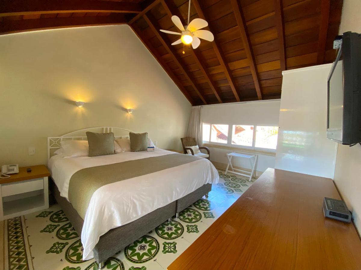 Hotel Las Americas Casa De Playa Cartagena Ngoại thất bức ảnh A room at the hotel