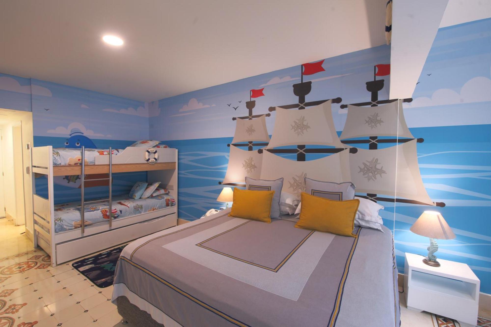 Hotel Las Americas Casa De Playa Cartagena Ngoại thất bức ảnh A bedroom with a nautical theme